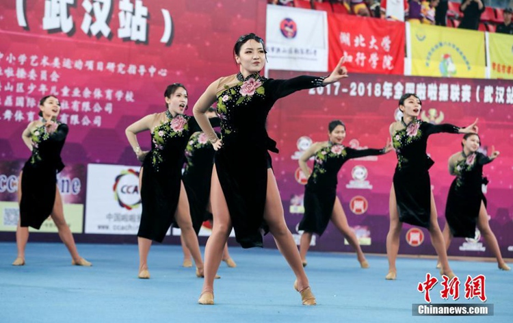 2017-2018년 중국 치어리더 대회 우한서 힘차게 개막