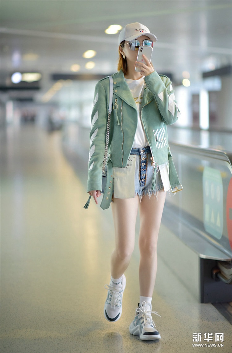 징톈, 공항 패션 선보이며 훈훈하게 팬서비스