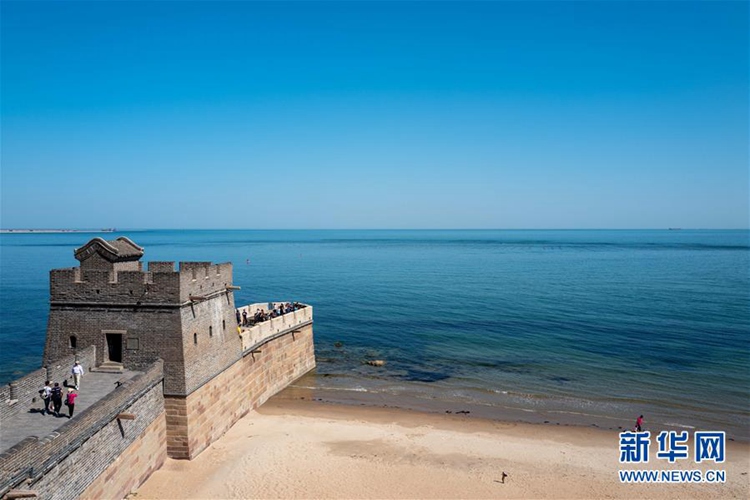 하늘과 맞닿은 초목, 중국 ‘산해관’ 관광지의 여름