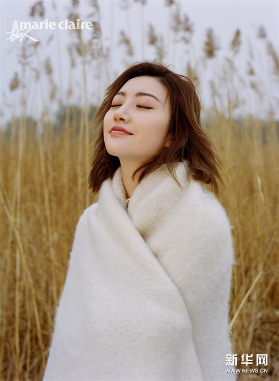 징톈 마리끌레르 커버 촬영, 순수미 넘치는 미소