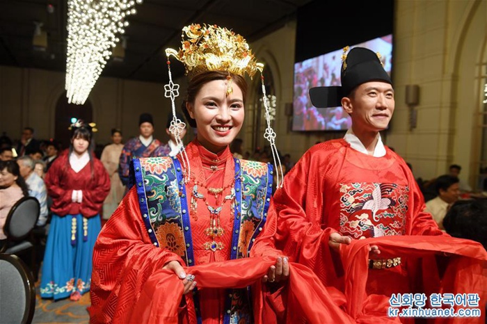 타이완: 한푸 결혼식으로 중국 전통문화 선보여