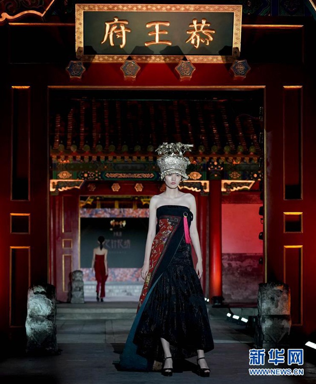 중국 베이징 공왕부서 중국 무형문화재 패션쇼 개막