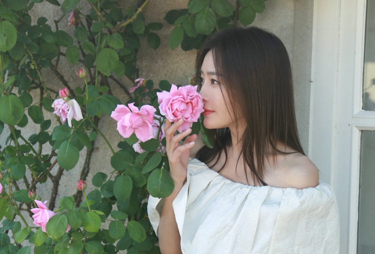 ‘꽃보다 아름다운’ 친란, 야외 화보 공개
