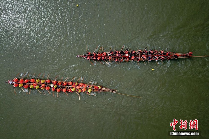 중국 난창의 단오 풍습, 용선 타며 복 기원하는 주민들