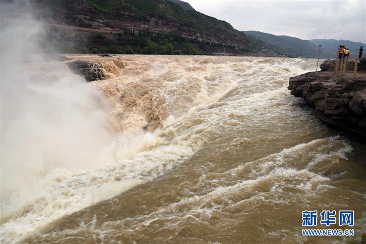 중국 황허강 후커우폭포서 펼쳐진 진기한 광경