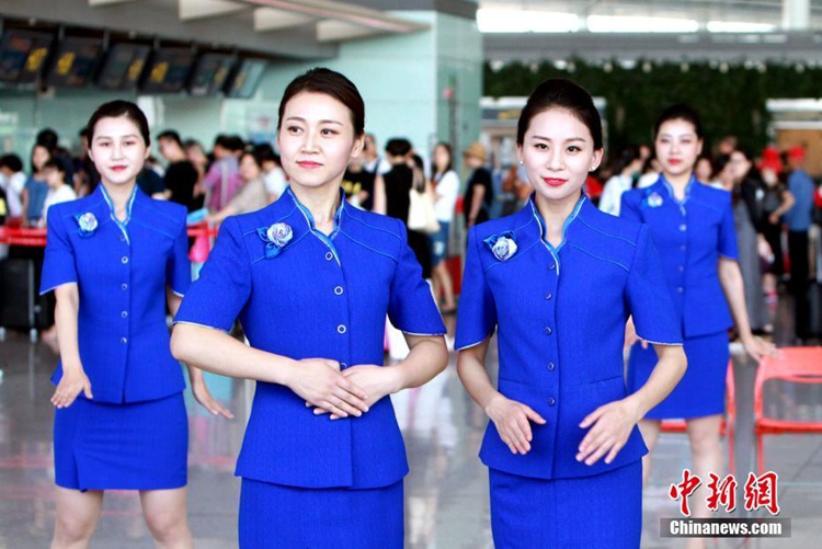 중국 빈하이 국제항공,  새 승무원복 공개