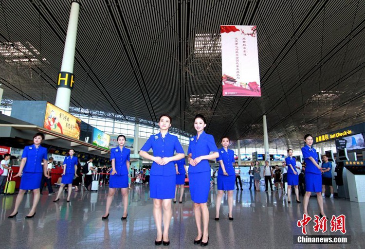 중국 빈하이 국제항공,  새 승무원복 공개