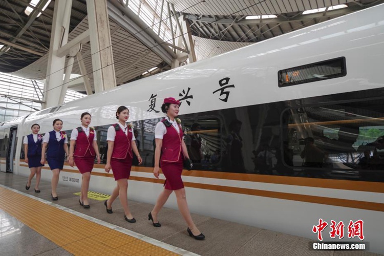여름 휴가철 중국 고속철 ‘푸싱호’, 열차칸 늘려 운행