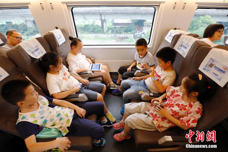 여름 휴가철 중국 고속철 ‘푸싱호’, 열차칸 늘려 운행