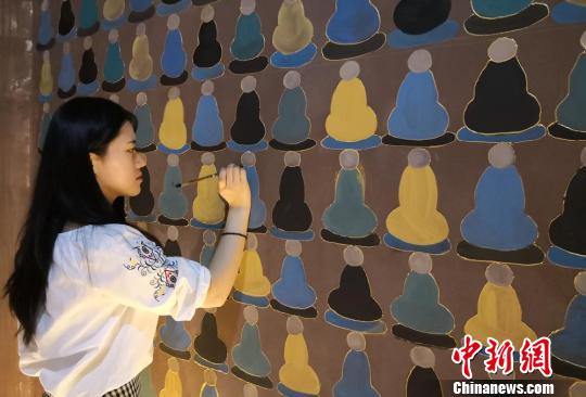 中 간쑤 대학생, 캠퍼스에 막고굴 재현…둔황 문화 계승 제창