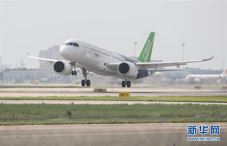 C919 대형 여객기 102호기 원거리 테스트 비행 원만히 마쳐