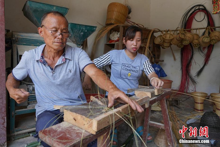중국 구이저우 30대 여성 창업 노하우, 죽편공예와 QR코드의 만남