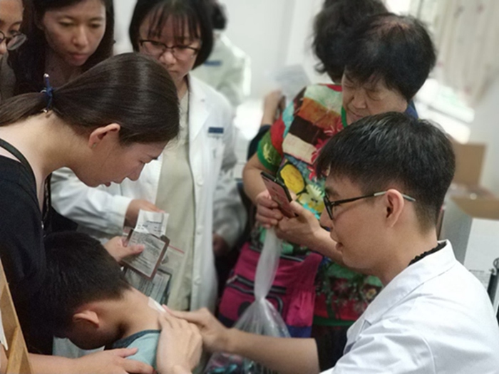 중국 병원, 삼복더위에 파스형 삼복첩 배급