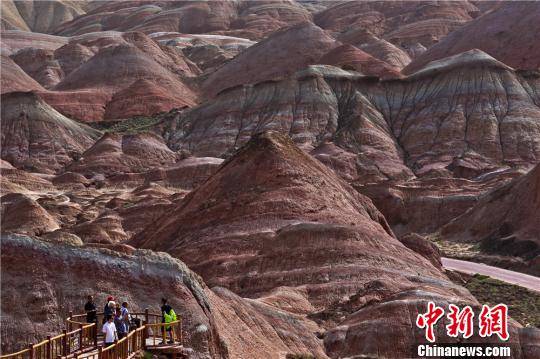 중국 간쑤 장예에 펼쳐진 대자연의 신비함, 붉은 사암 속으로
