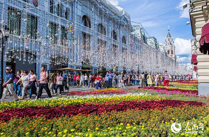 모스크바 꽃 축제 한창, 관광객들 눈길 사로잡아