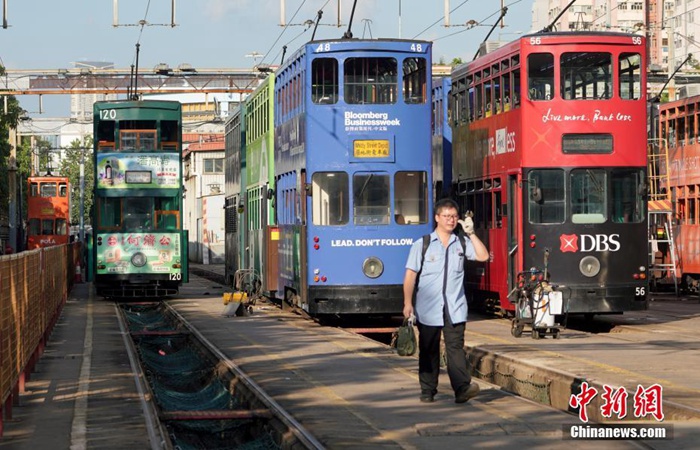 홍콩 시민들과 100년 함께한 '2층 트램' 오늘도 달린다