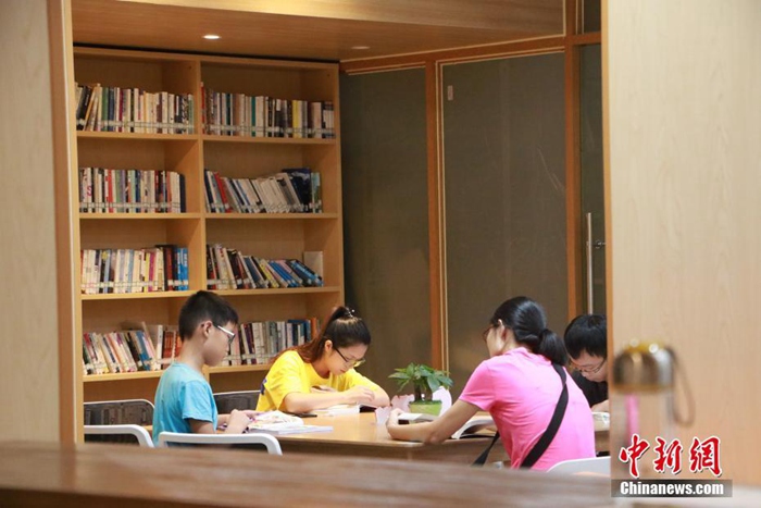 중국 항저우, 이용객이 자율 관리하는 무인 도서관 선보여