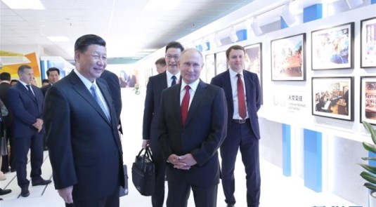 시진핑 주석, 푸틴 대통령과 중•러 경제협력 사진전 참관