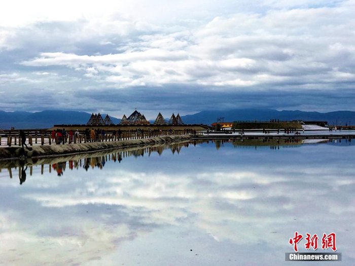 秋 하늘에서 바라본 중국의 ‘하늘 거울’ 차카염호서 펼쳐진 절경