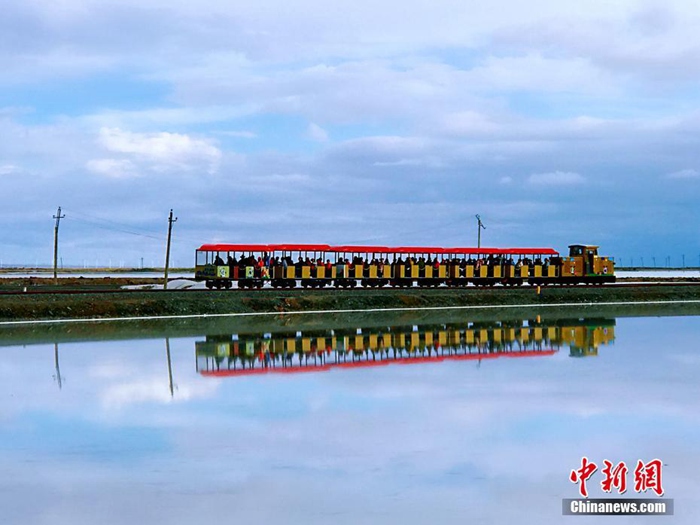 秋 하늘에서 바라본 중국의 ‘하늘 거울’ 차카염호서 펼쳐진 절경