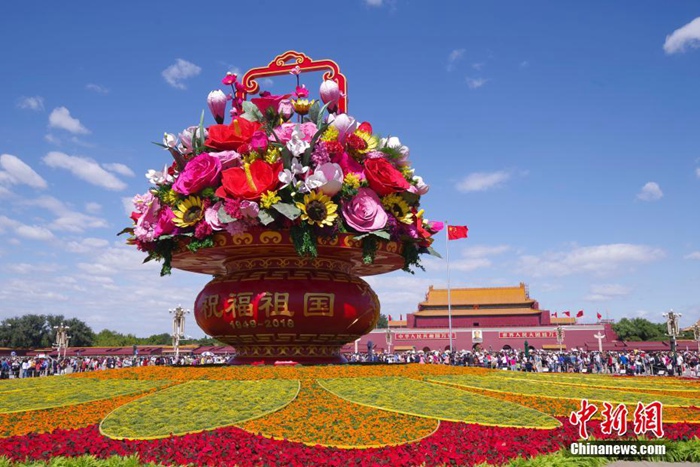베이징 천안문, ‘축복조국’ 대형 화단 장식