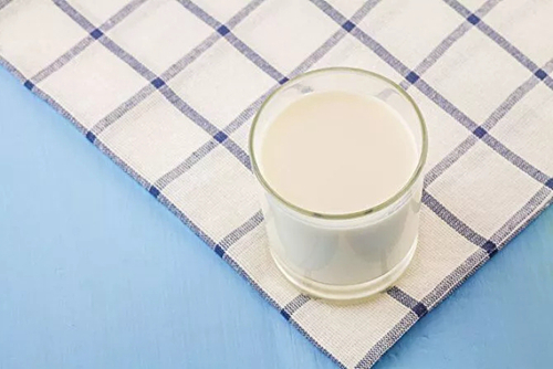 [건강] 우유에 관한 진실, 우유는 아침에 아니면 저녁에? 
