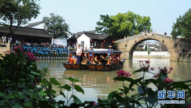 중국 쑤저우: 배 위에서 펼쳐진 이색 이벤트, ‘시사(詩詞) 대회’