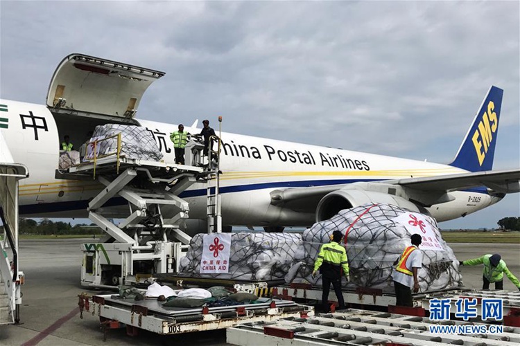 쓰나미 덮친 인도네시아, 중국 정부 항공기로 물자 원조