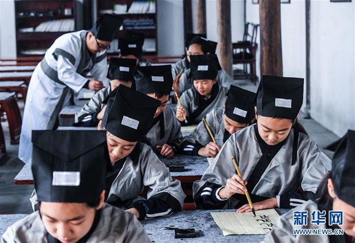 중국 국학 계몽교육으로 전통 미덕 전승