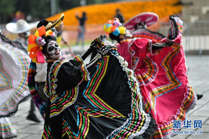 멕시코시티서 열린 ‘죽은 자의 날’ 퍼레이드 행사