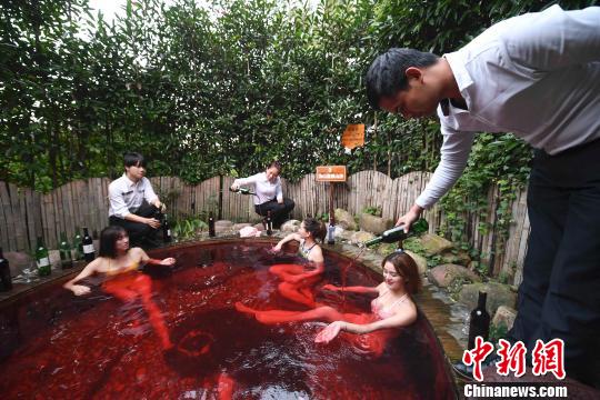 중국 후난 웨이산 ‘와인 온천 축제’ 개막