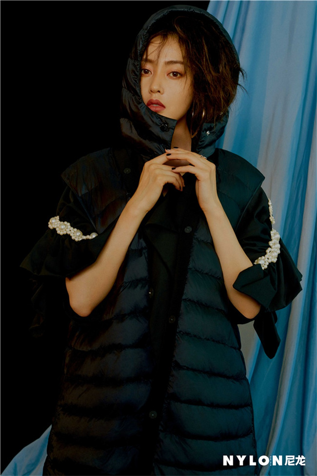 장톈아이 표지 화보 공개, 다양한 패션으로 팔색조 매력 발산