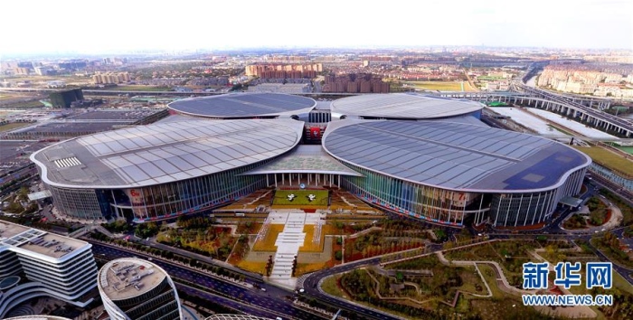 항공 촬영한 중국국제수입박람회 개최지 국가컨벤션센터(상하이)[촬영: 신화사 판쥔(凡軍) 기자] 