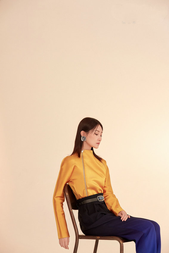 린펑 시즌 패션 화보 공개 ‘자신과의 대화’