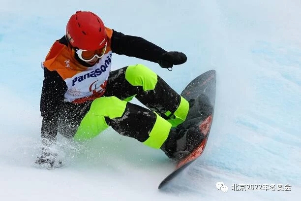 중국 ‘쑨치’, 패럴림픽 스노보드 中 최초 금메달 획득