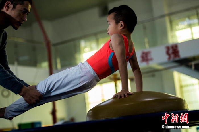 ‘중국 체조의 고향’에서 체조 배우는 어린이들, 금메달이 목표는 아니야…