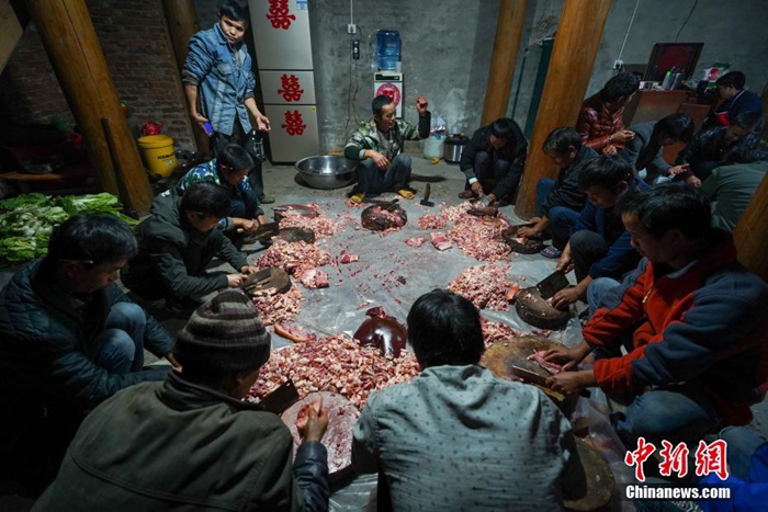 중국 동족(侗族) 마을 전통혼례 현장, ‘시끌벅적’ 마을 대잔치