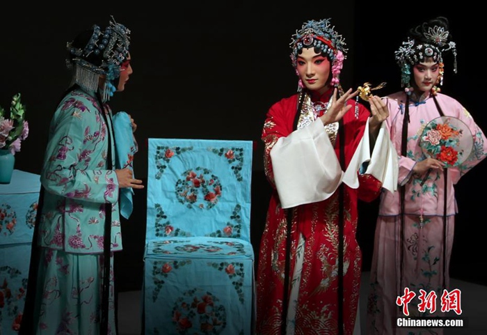 대학생들이 기획한 경극 ‘금잠기’ 베이징 상연, 문학 작품 재해석