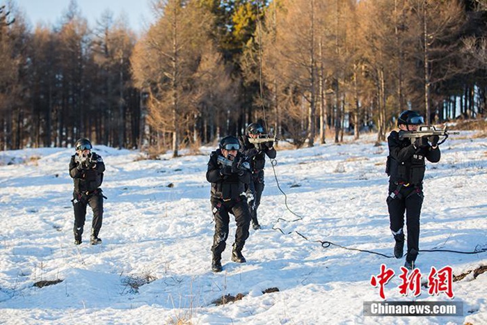 중국 하얼빈 특경대 영하 20도 추위 속 ‘종합훈련’