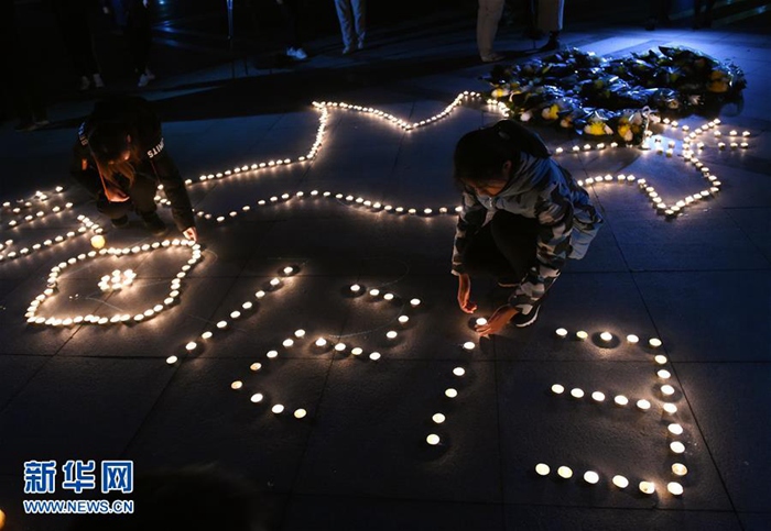 난징대학살 희생자 추모 ‘촛불 행사’, 애도의 물결