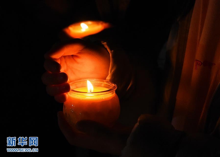 난징대학살 희생자 추모 ‘촛불 행사’, 애도의 물결