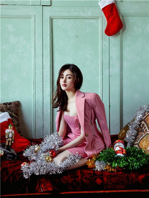 [화보] 크리스마스에 빛나는 그녀, 장톈아이 포즈