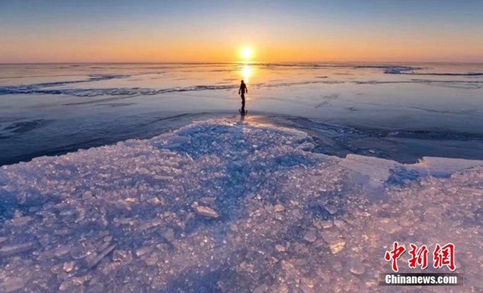 중국-러시아 국경, 꽁꽁 얼어붙은 싱카이호수…‘얼음 왕국’
