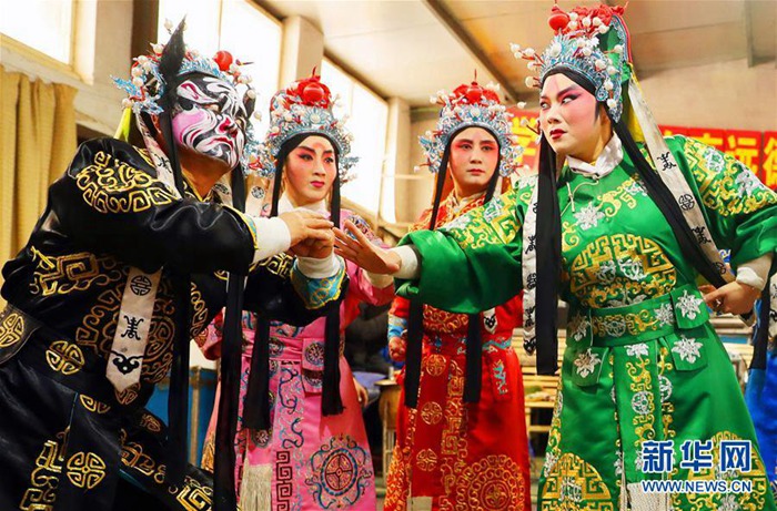 중국 허베이 스자좡 공연단, 전통공연 진극(晉劇) 리허설 한창