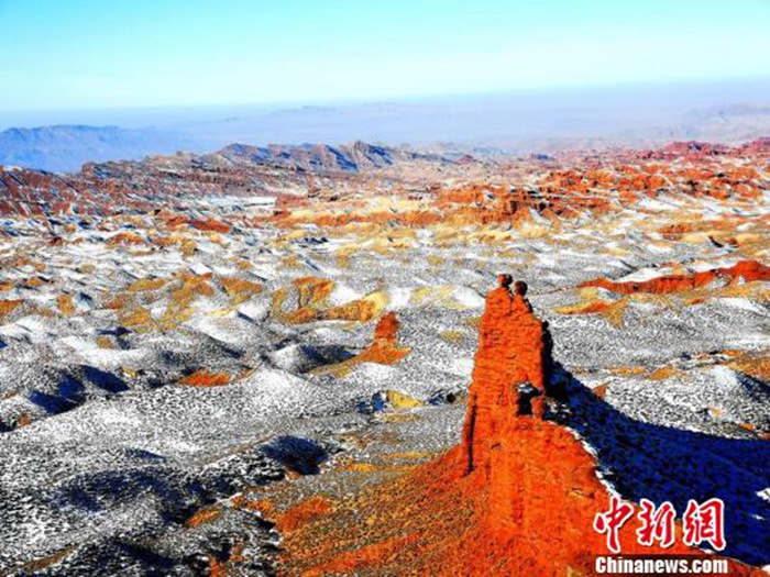 중국 간쑤 장예: 붉은 암석의 향현, 핑산후대협곡의 겨울 풍경
