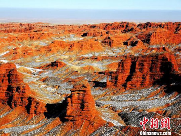 중국 간쑤 장예: 붉은 암석의 향현, 핑산후대협곡의 겨울 풍경
