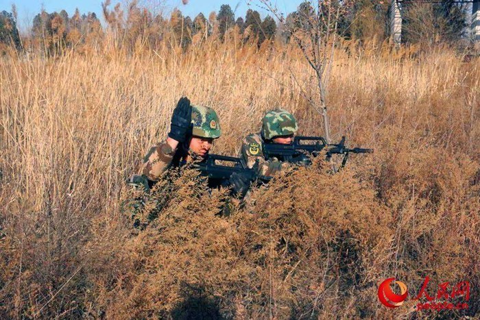 中 랴오닝 서부 무장경찰들이 펼치는 7일간의 실전화 훈련