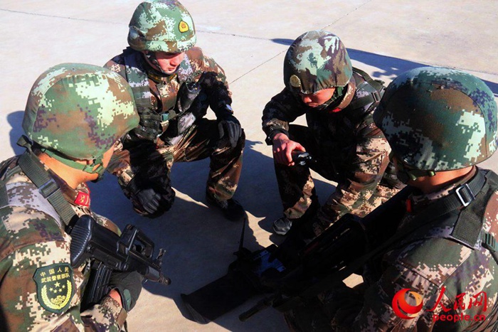 中 랴오닝 서부 무장경찰들이 펼치는 7일간의 실전화 훈련