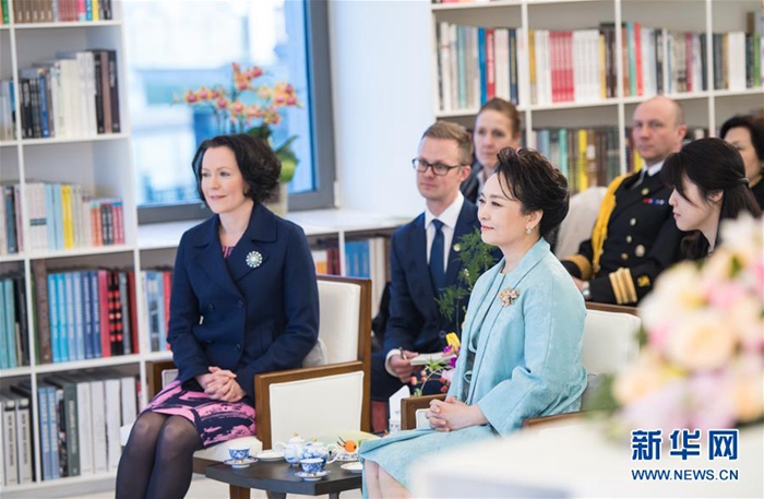 펑리위안 여사, 핀란드 대통령 부인과 음악회 참석