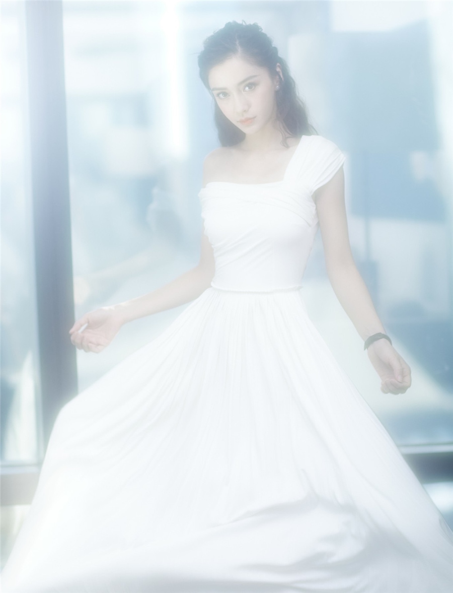 안젤라베이비 순백색 시상식 드레스, 올해의 스타상+공로상 수상